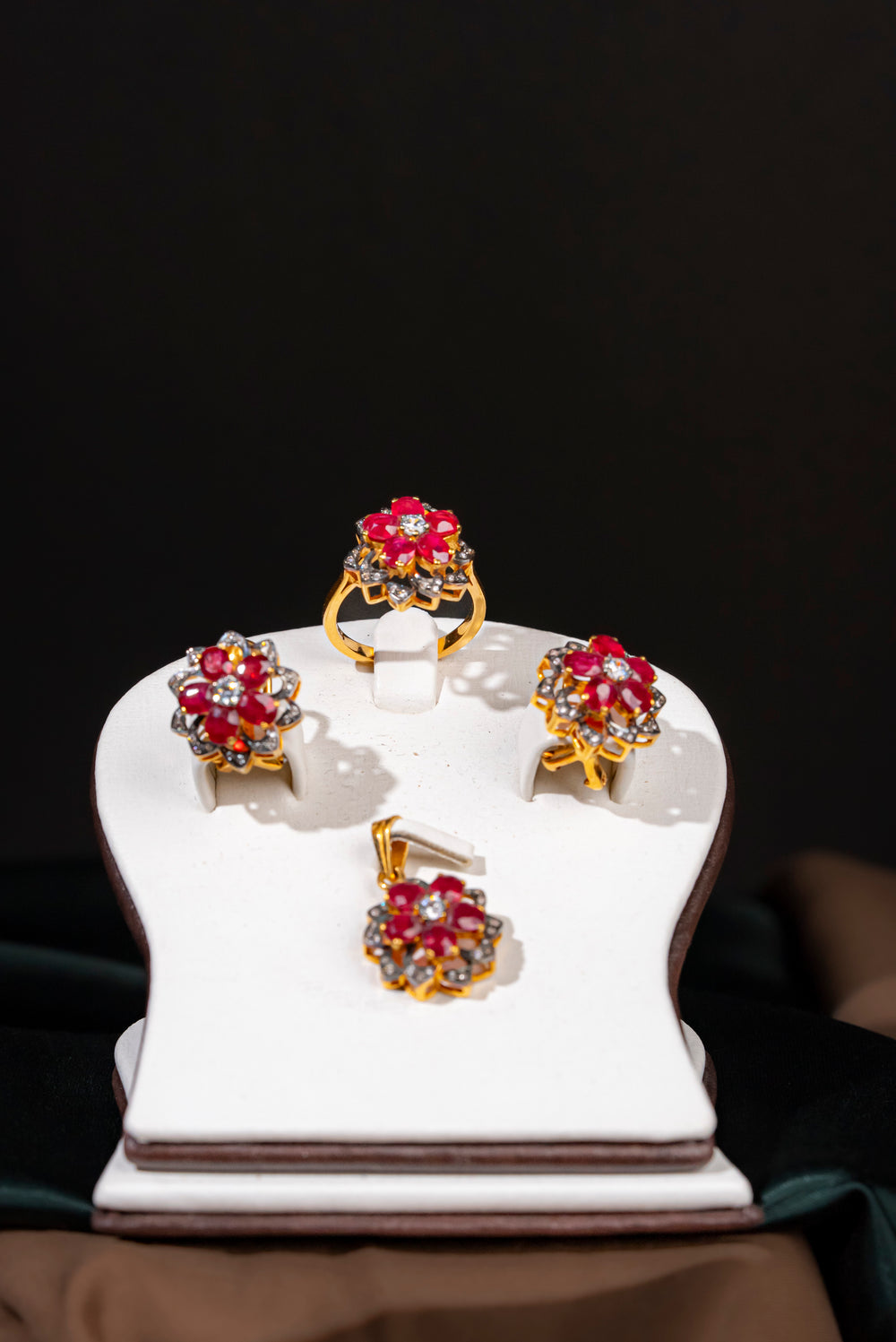Blossom Scarlet Jewel Set